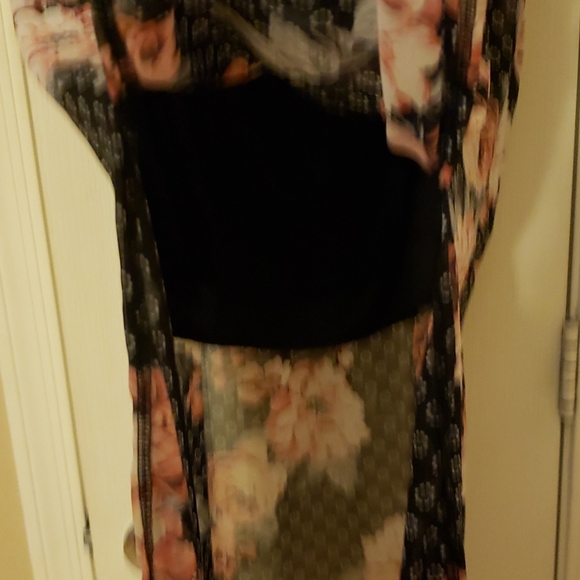 Black floral off the shoulder maxi - Picture 7 of 8